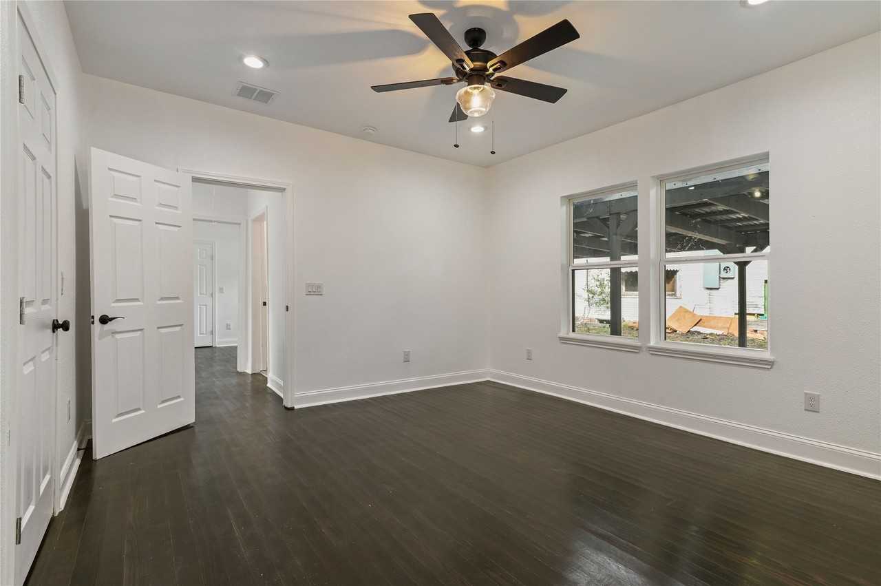 1106 W Chestnut St - Photo 7 of 38