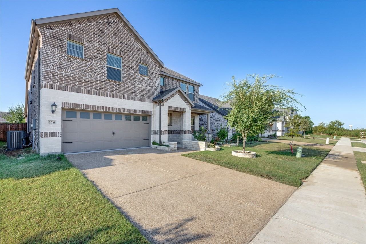 226 Stonebrook Trl - Photo 2 of 25