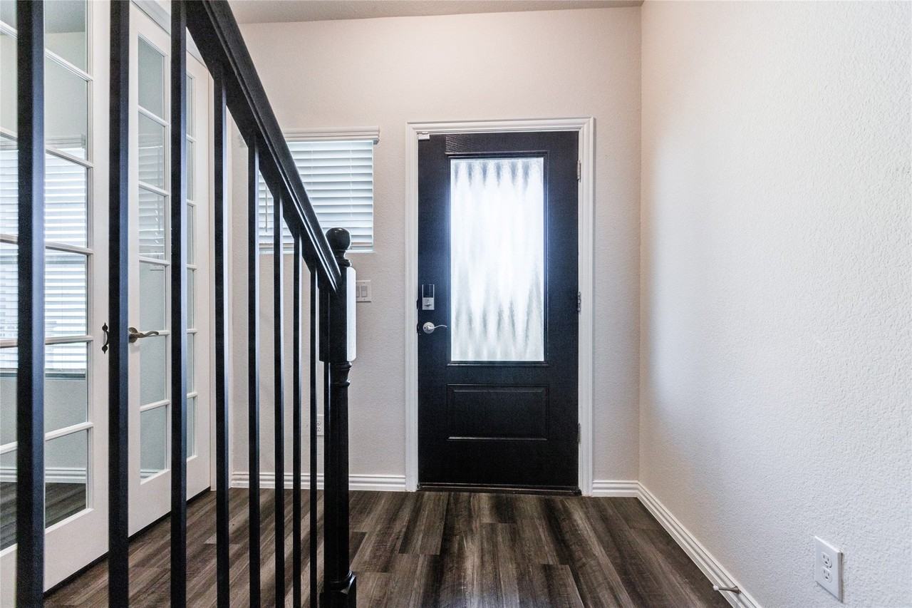 226 Stonebrook Trl - Photo 3 of 25