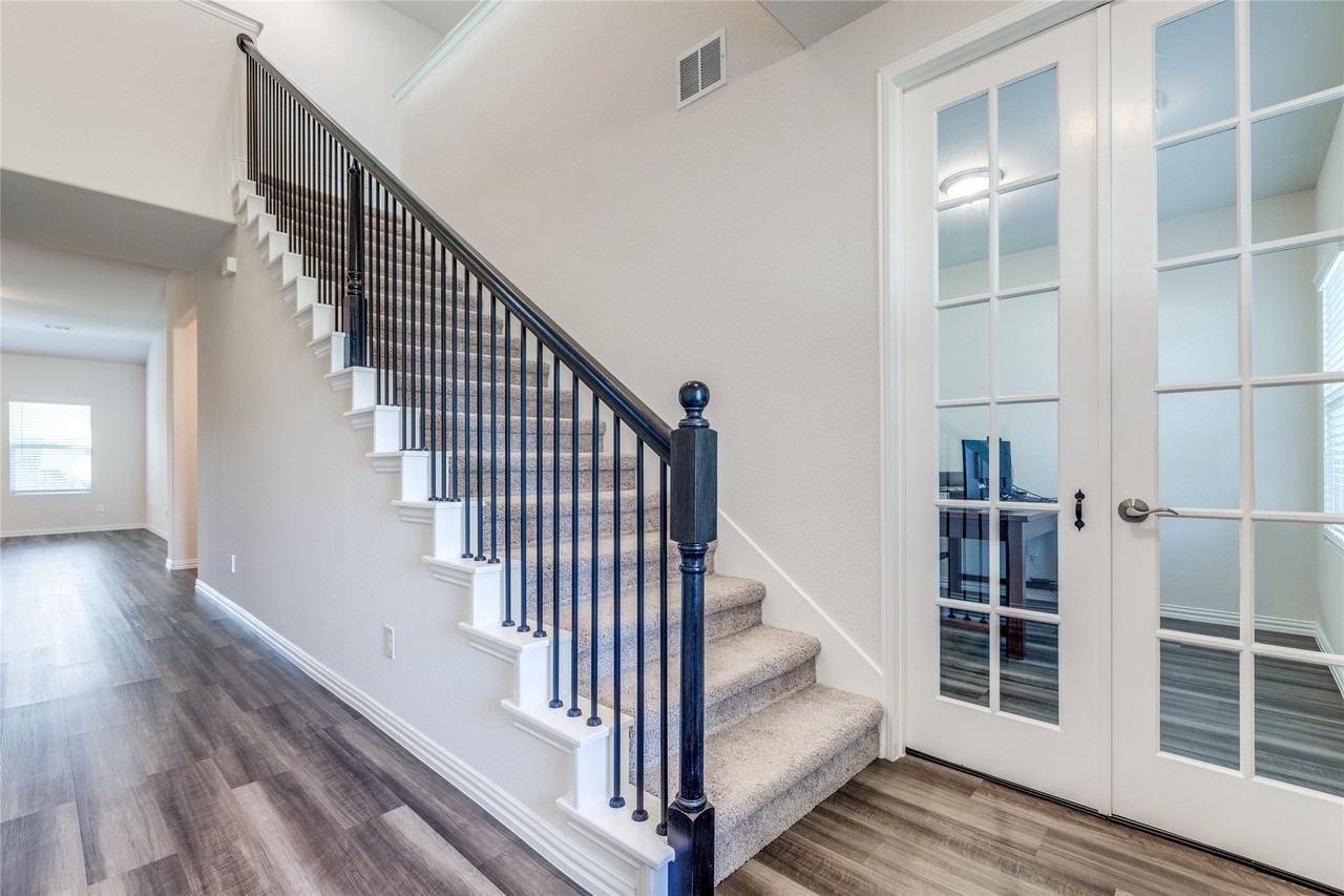 226 Stonebrook Trl - Photo 5 of 25