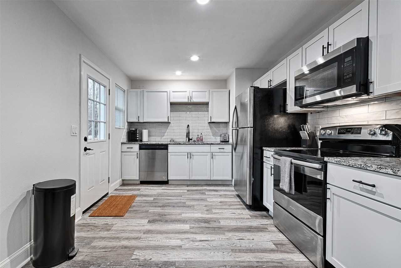 1201 Ridgewood Rd - Photo 4 of 29