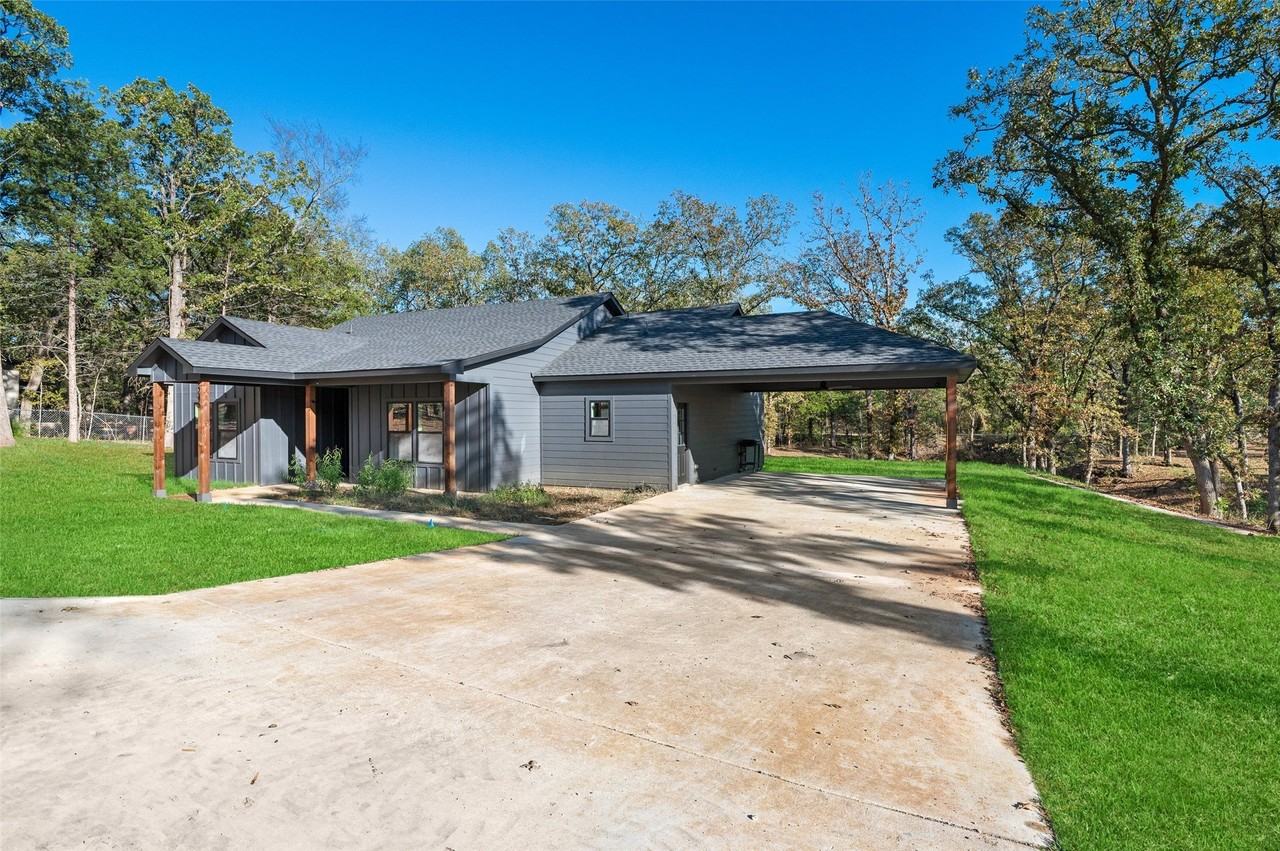 246 Karen Dr - Photo 2 of 32