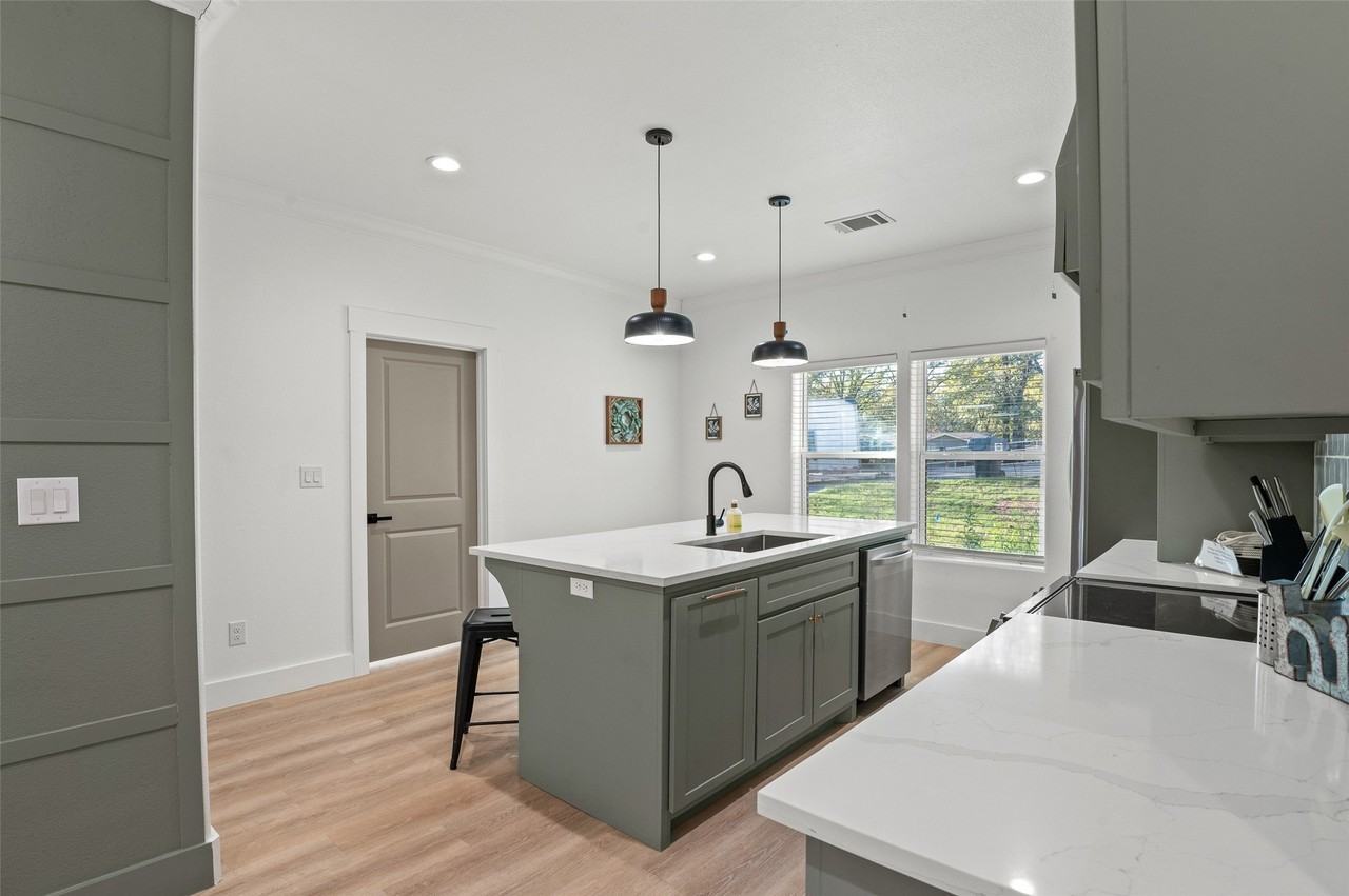 246 Karen Dr - Photo 6 of 32
