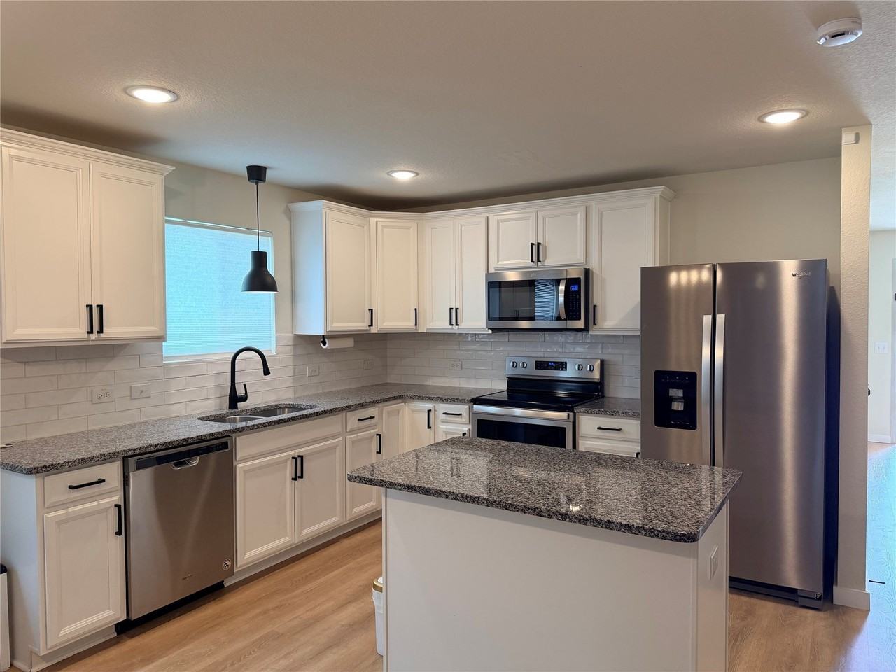 9108 Lookout Pt - Photo 3 of 17