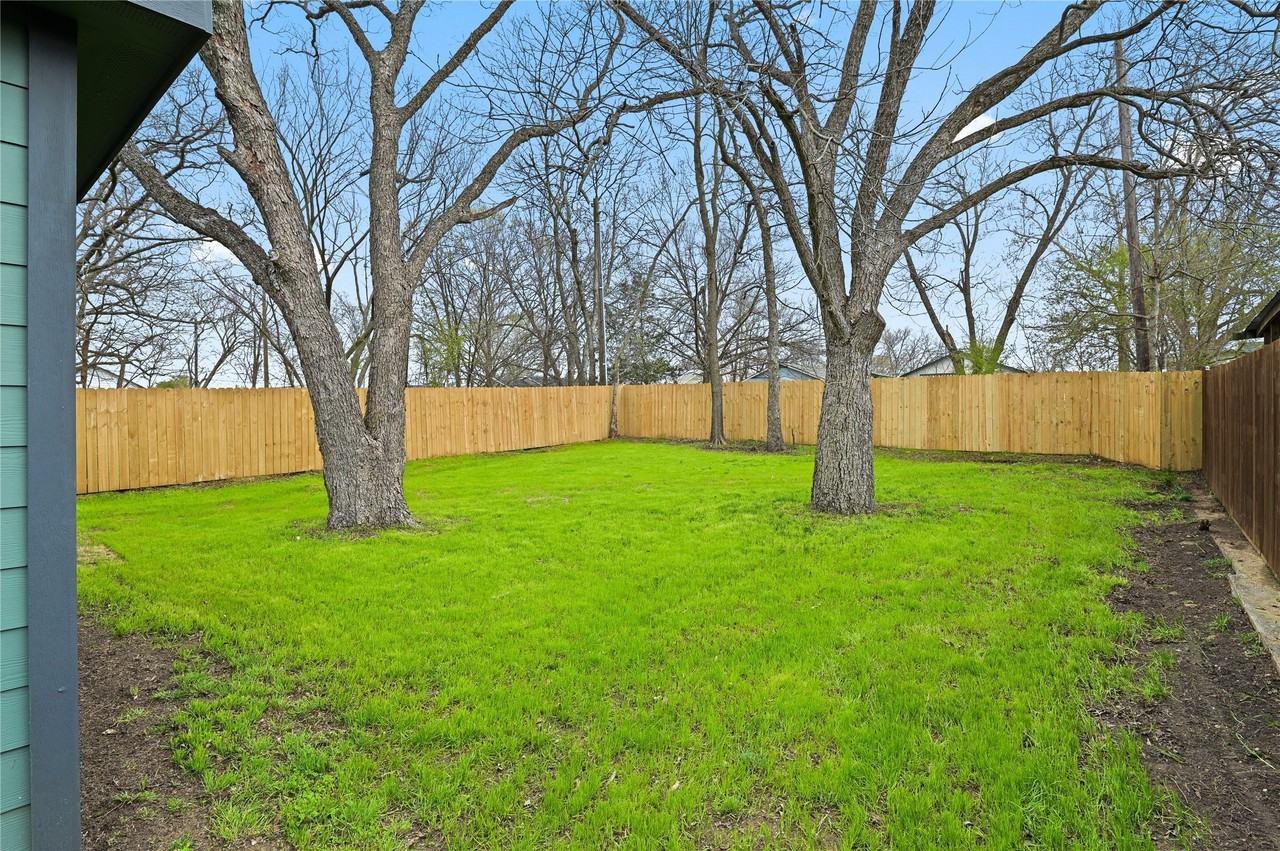 618 Star St - Photo 4 of 40