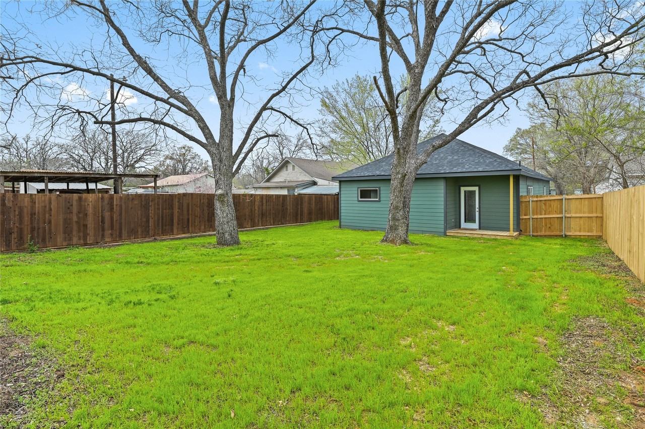618 Star St - Photo 5 of 40