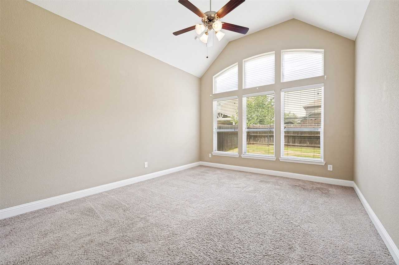 2449 Kingsgate Dr - Photo 5 of 12