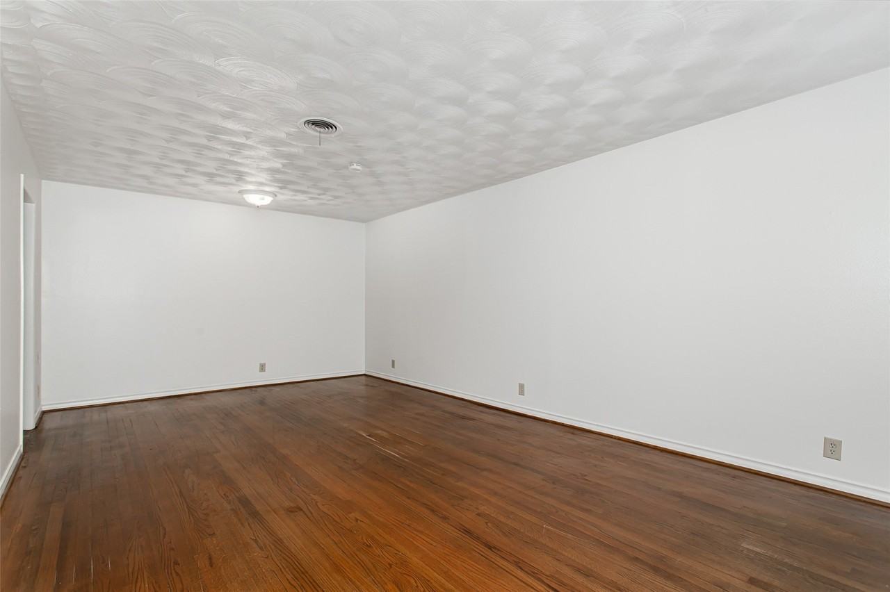 11050 Wyatt St - Photo 2 of 25