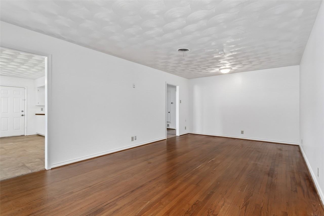 11050 Wyatt St - Photo 3 of 25