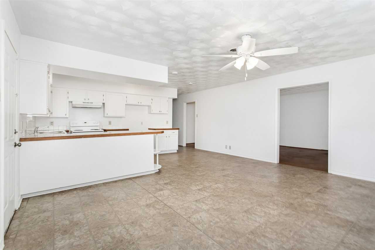 11050 Wyatt St - Photo 7 of 25