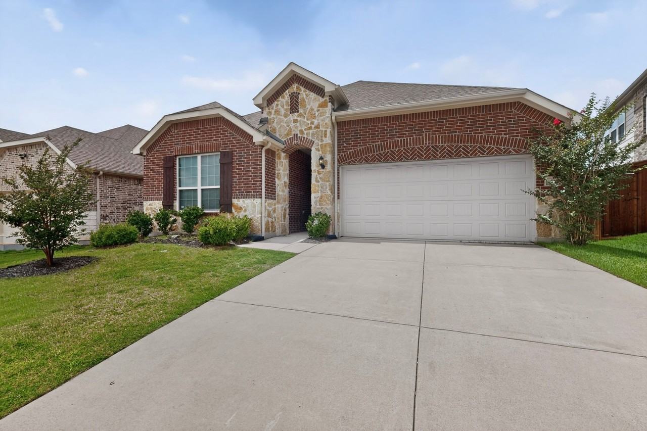 2717 Strand Ln - Photo 2 of 40