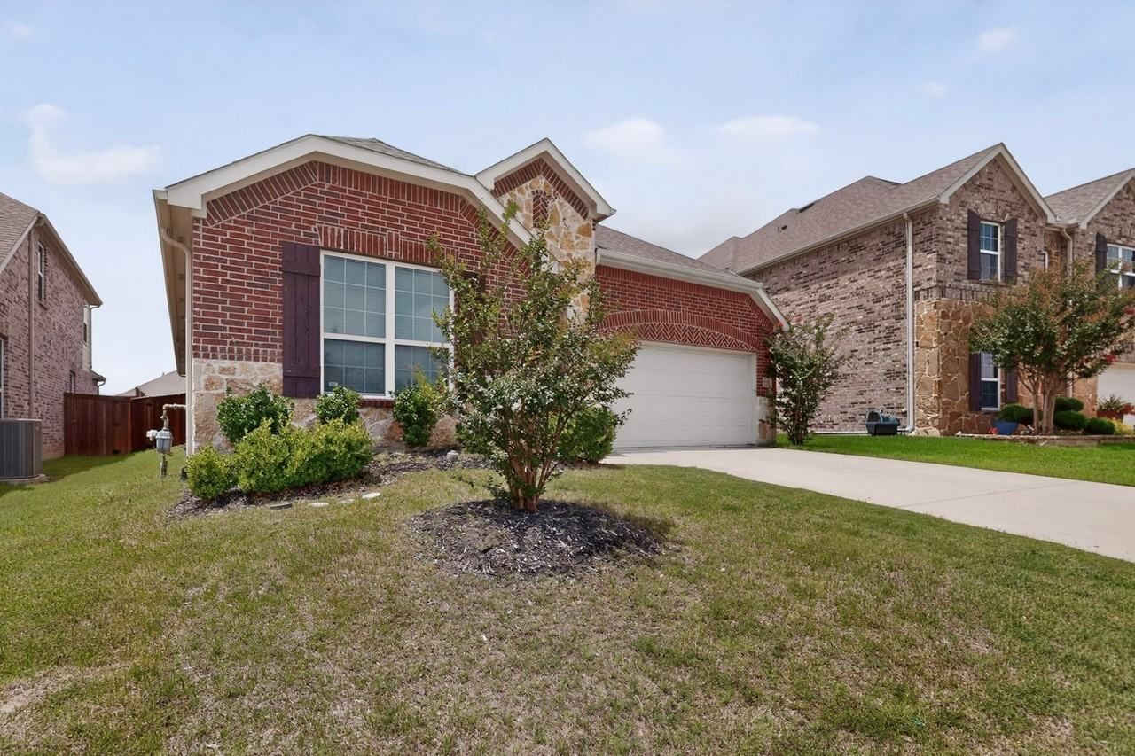 2717 Strand Ln - Photo 3 of 40