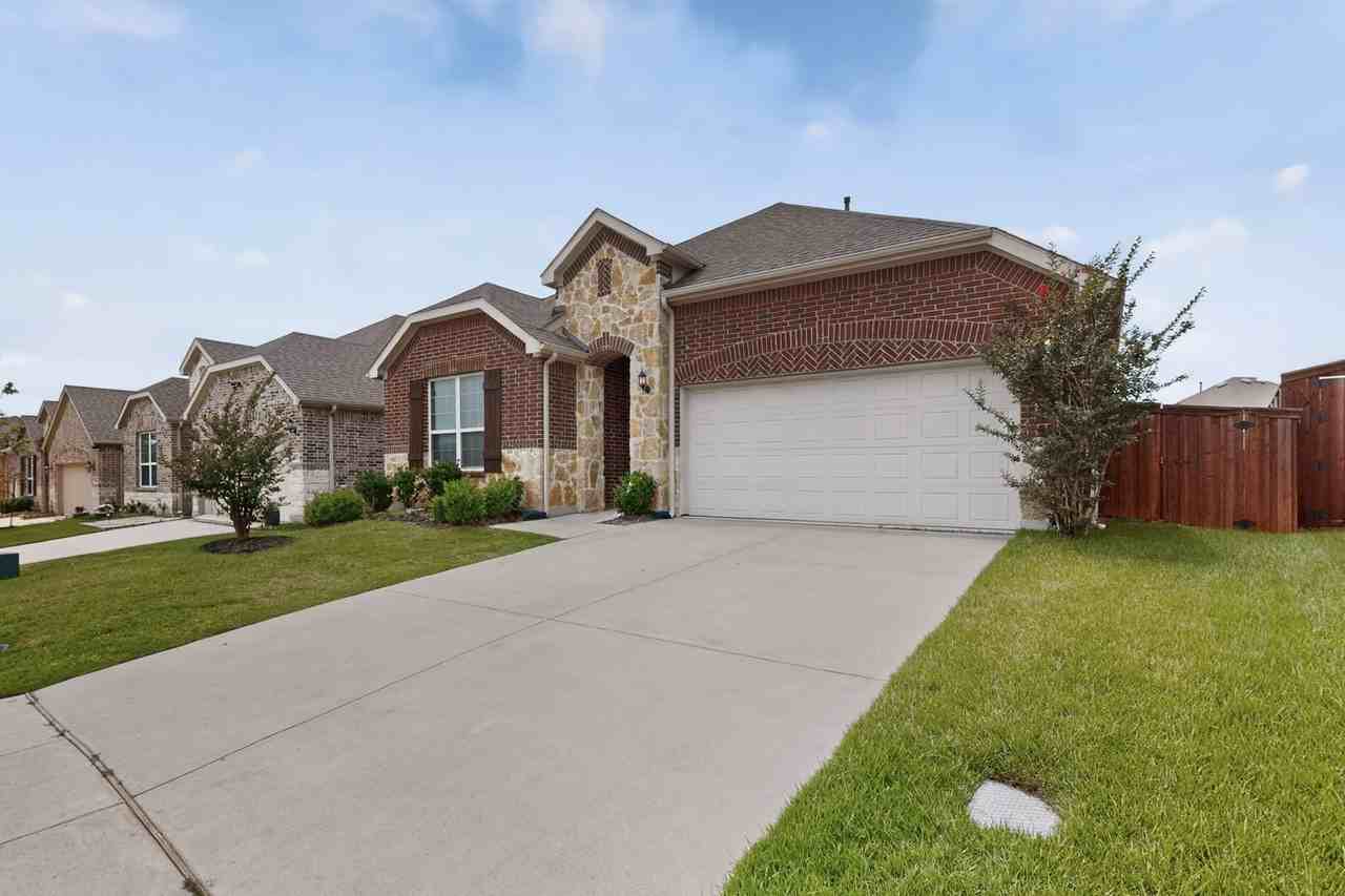 2717 Strand Ln - Photo 4 of 40