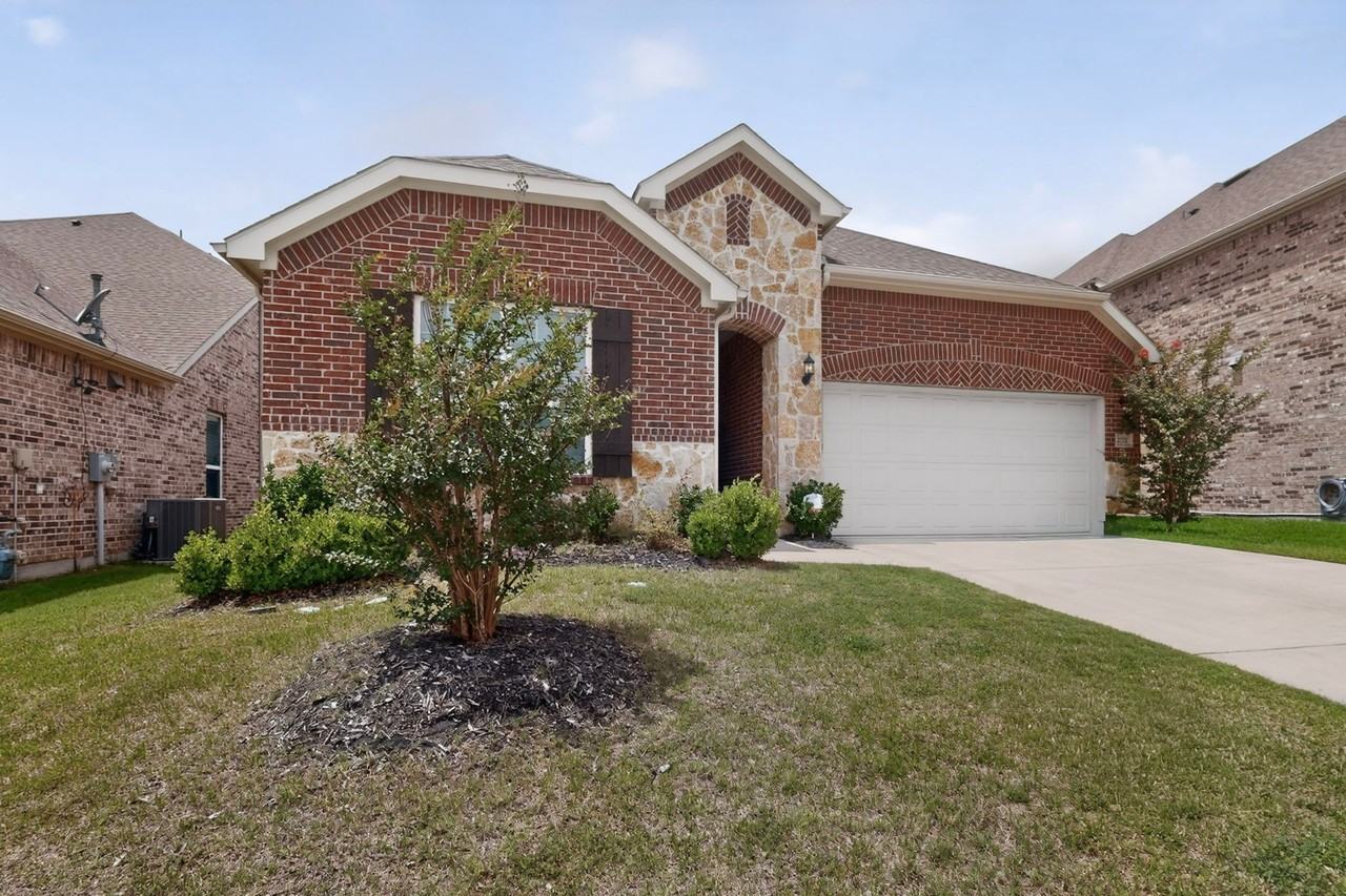 2717 Strand Ln - Photo 5 of 40