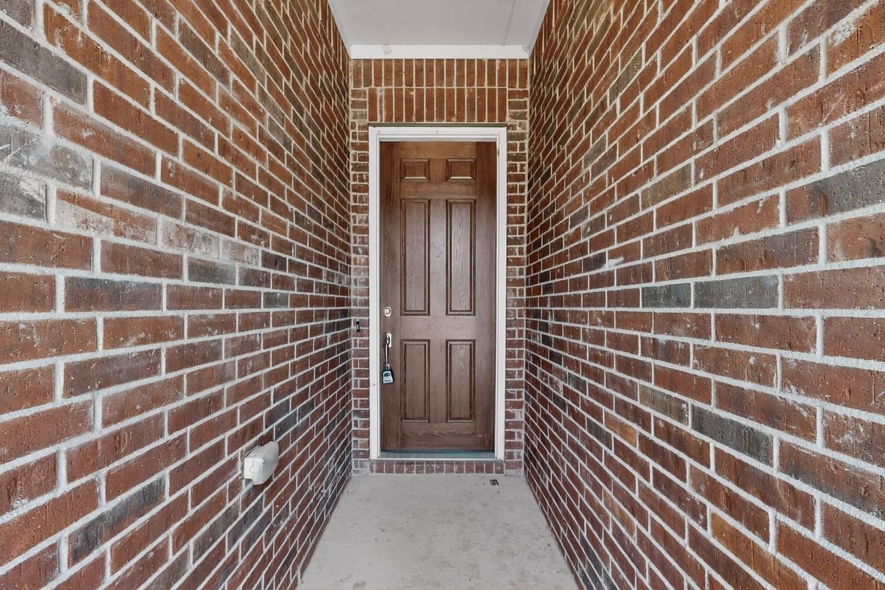 2717 Strand Ln - Photo 7 of 40