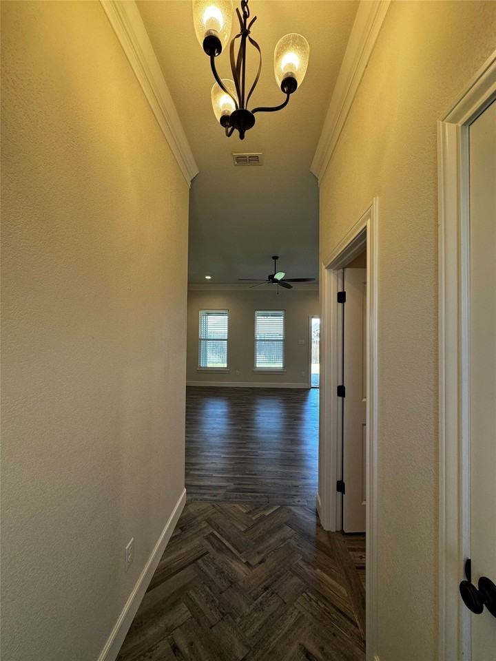 331 Sophia Ln - Photo 2 of 31