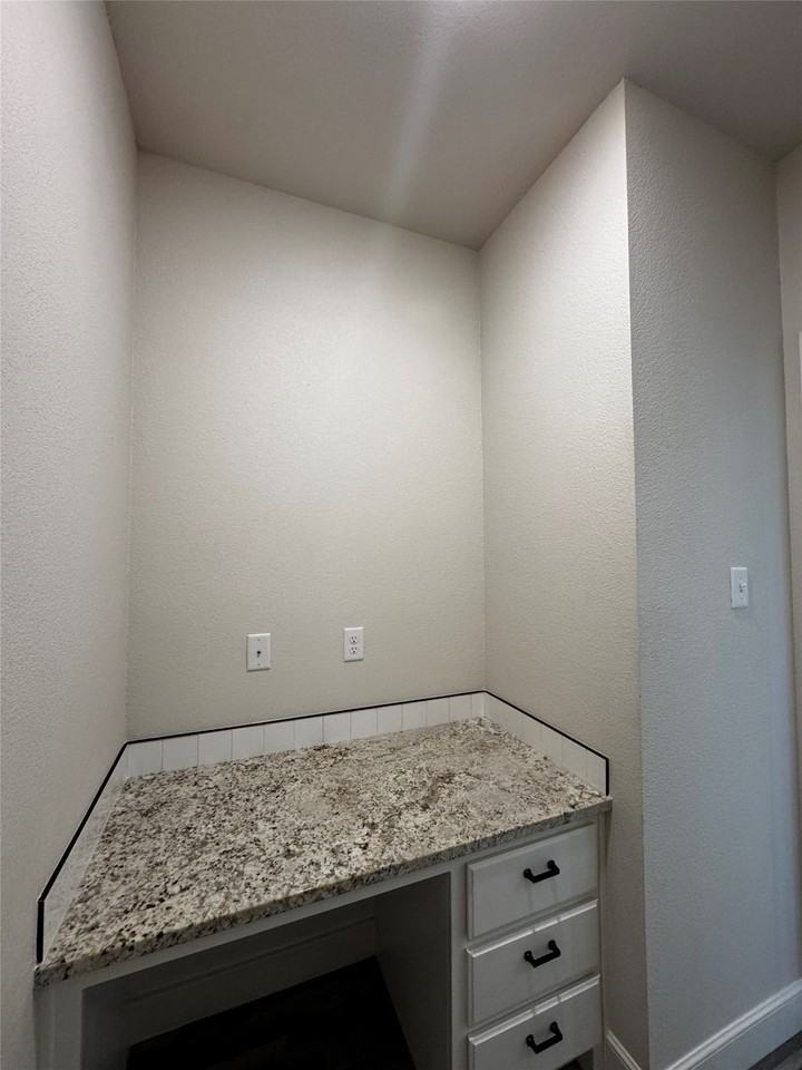 331 Sophia Ln - Photo 4 of 31