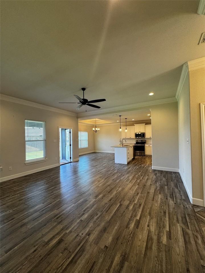 331 Sophia Ln - Photo 5 of 31
