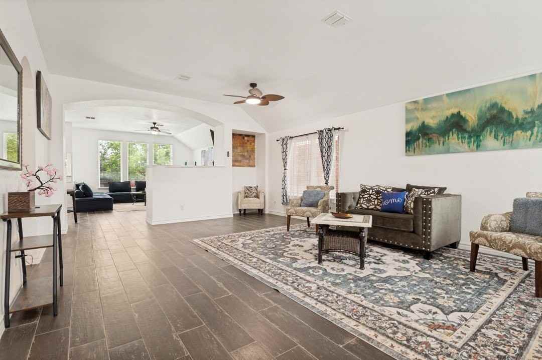 409 Creek Point Ln - Photo 2 of 12