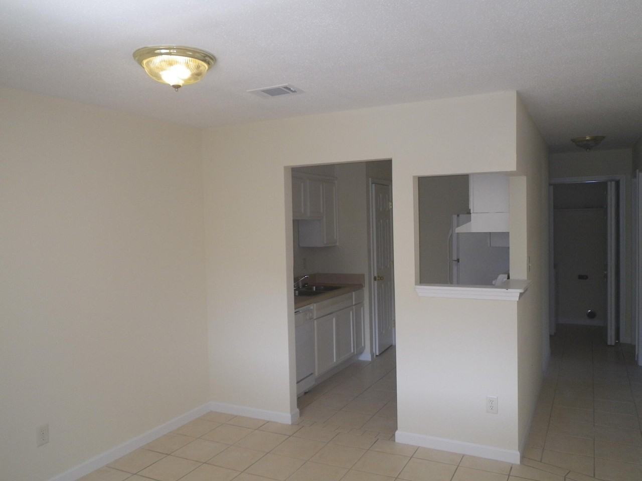 1610 Green Briar Pkwy #4 - Photo 3 of 15
