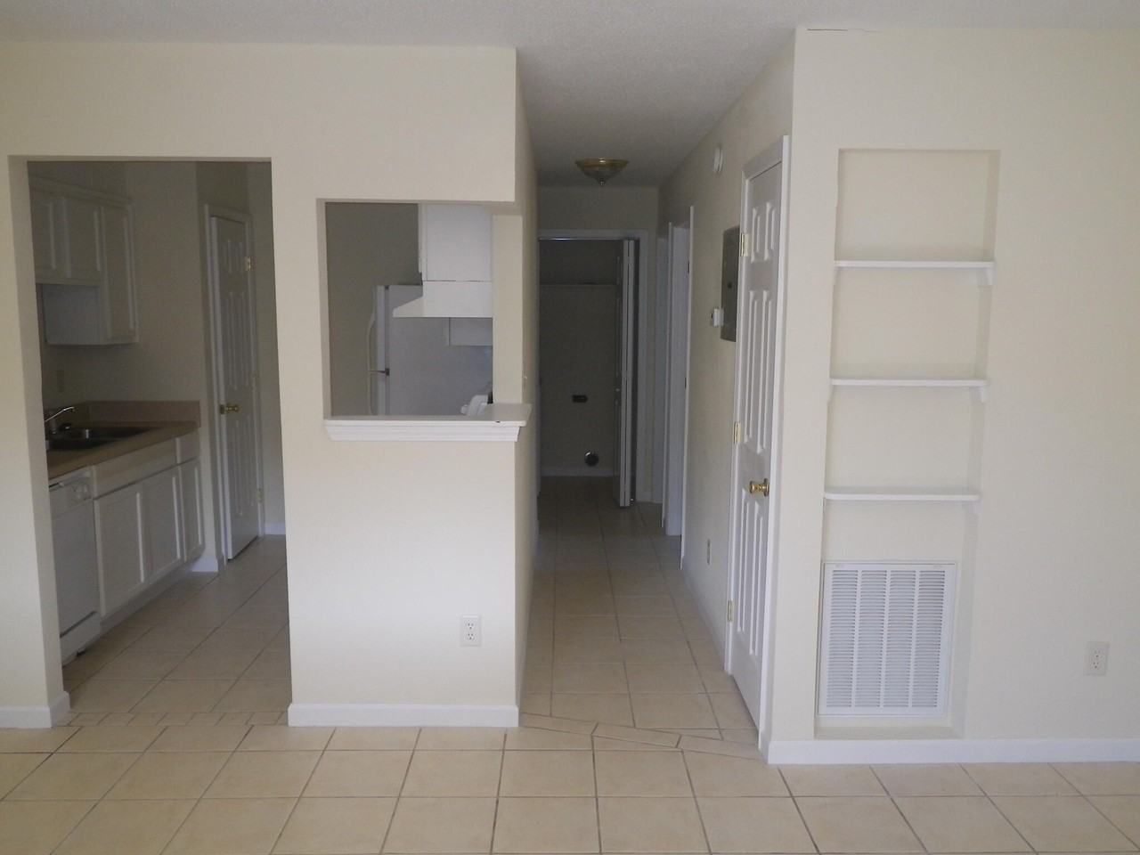 1610 Green Briar Pkwy #4 - Photo 4 of 15