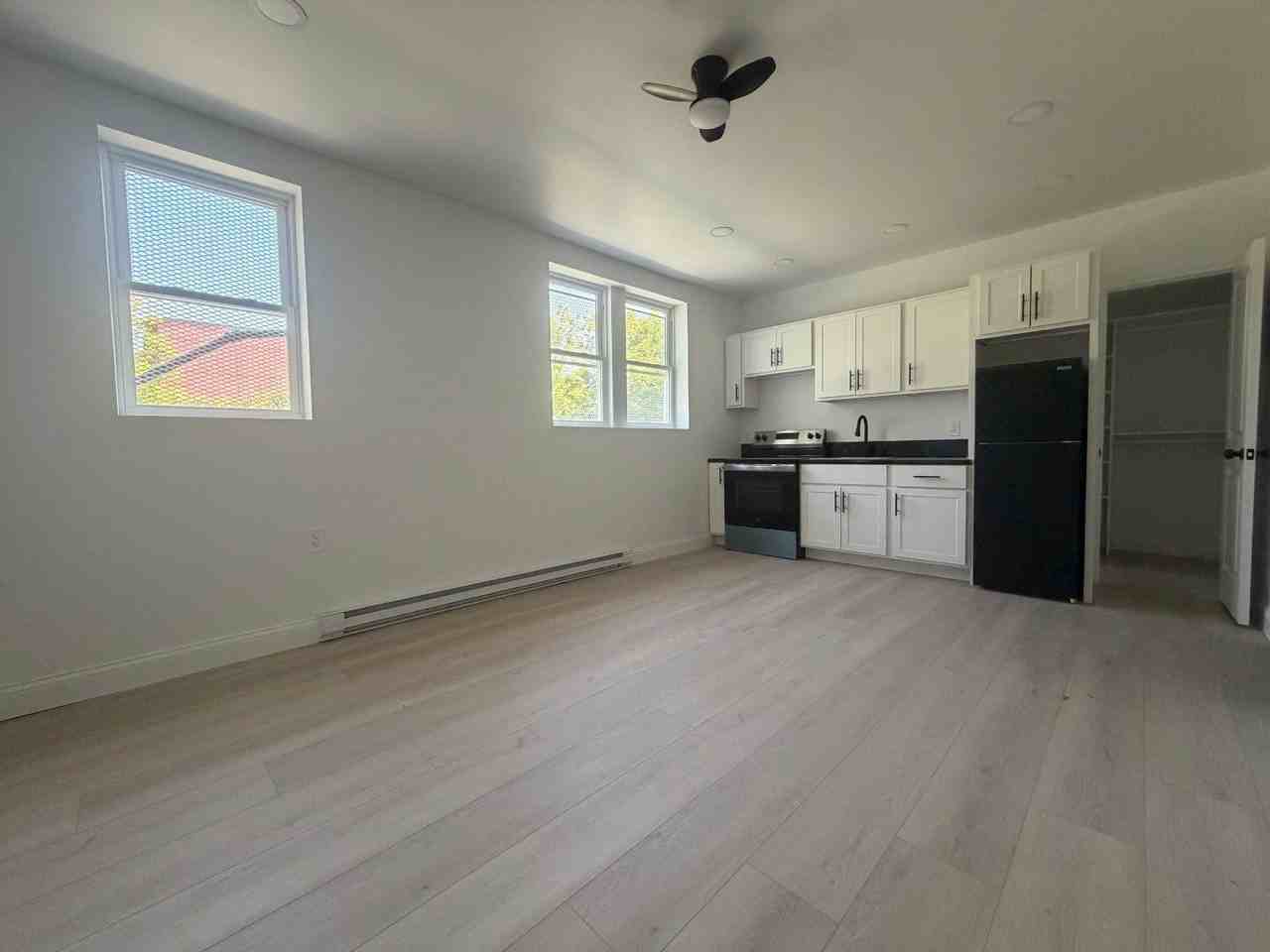 1140 Ashland St #1 - Photo 4 of 13