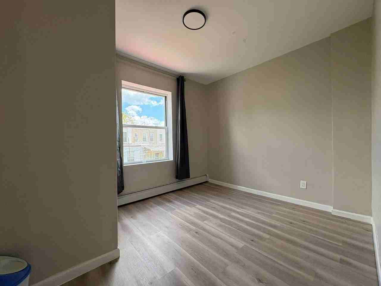 1765 W 9th St #2 - Photo 4 of 8