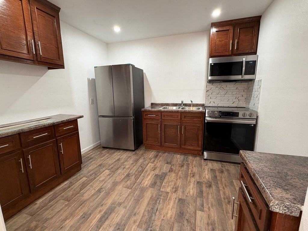 715 N Kelly Ave - Photo 4 of 11