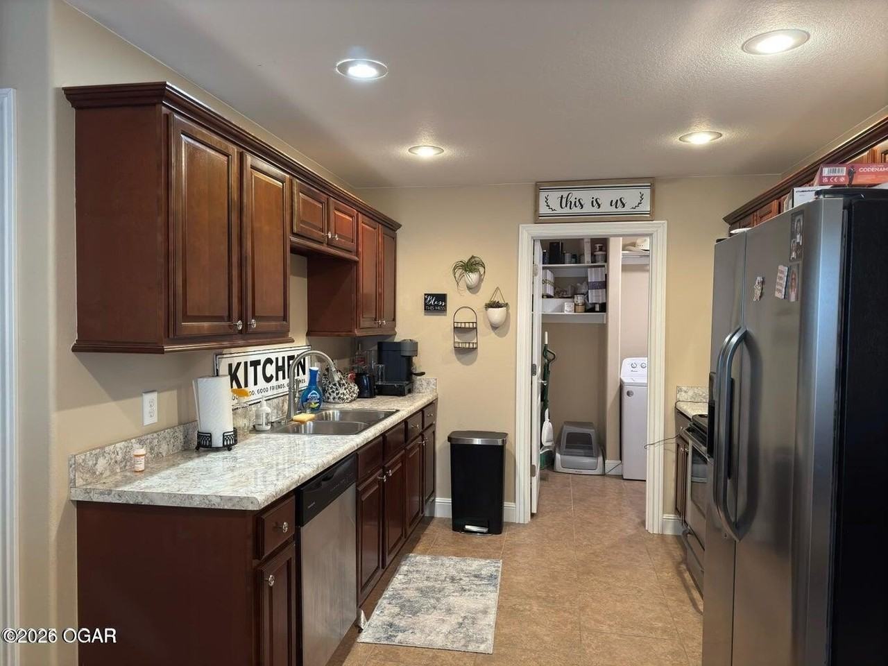 2425 Kentucky Ave - Photo 3 of 9