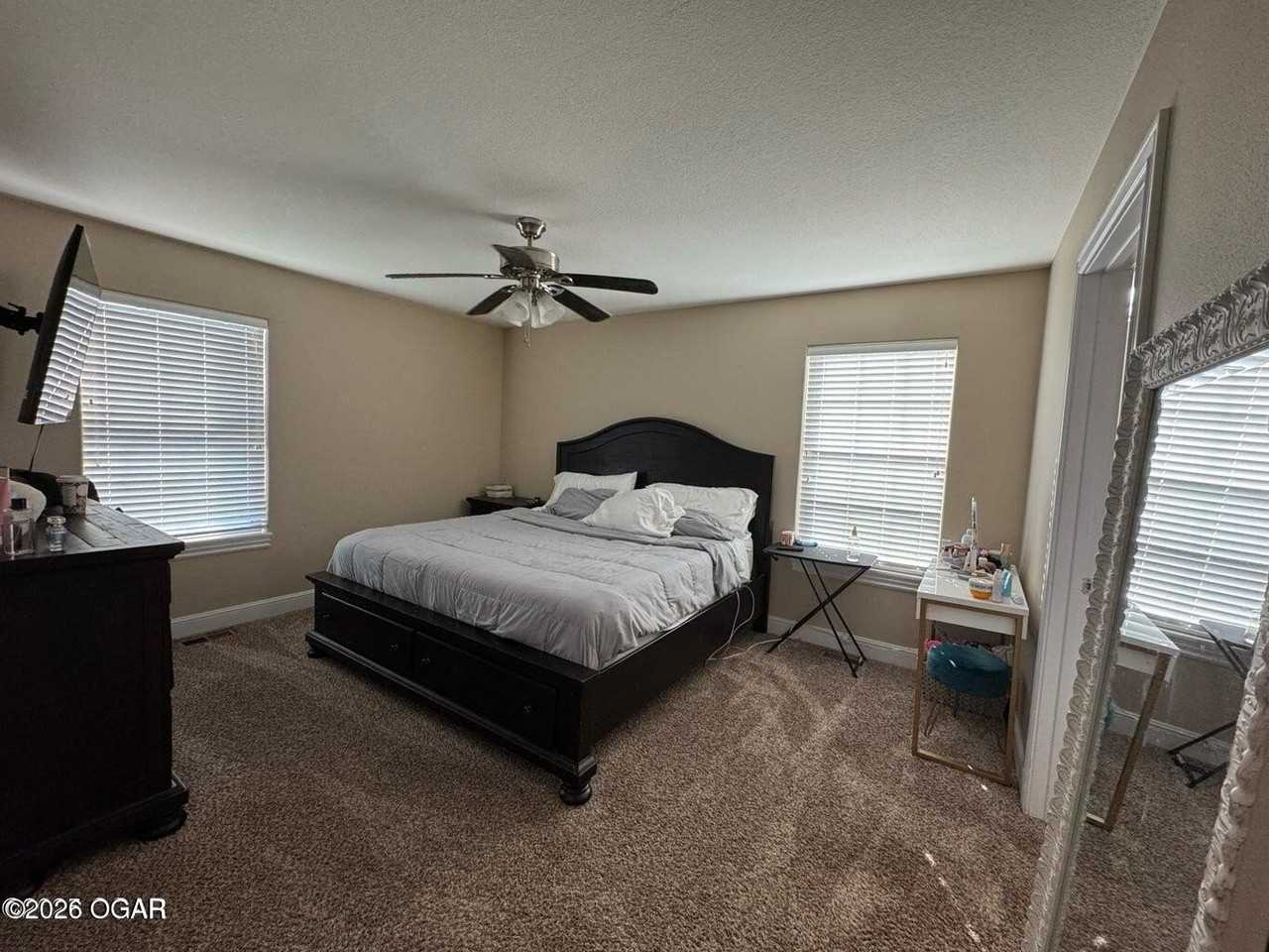 2425 Kentucky Ave - Photo 4 of 9