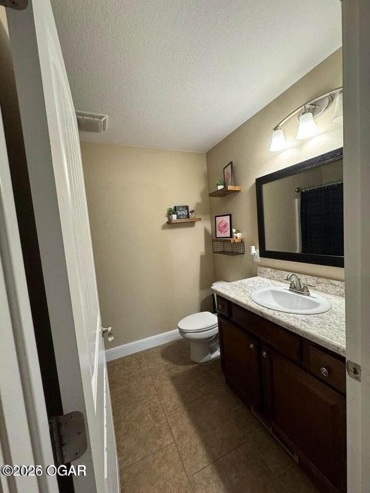 2425 Kentucky Ave - Photo 7 of 9