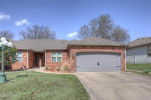 featured image of 222 W Briarbrook Ln