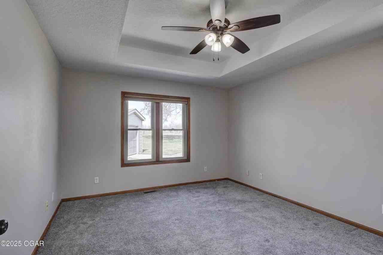 222 W Briarbrook Ln - Photo 6 of 11