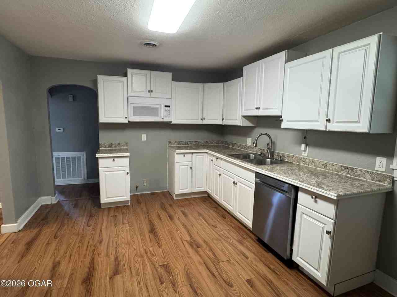 2832 E 13th St - Photo 2 of 7