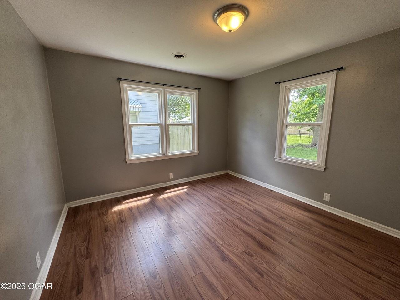 2832 E 13th St - Photo 6 of 7