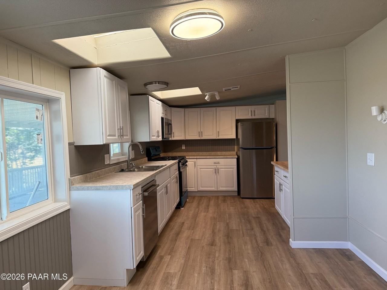 8201 E Canyon Ln - Photo 3 of 36