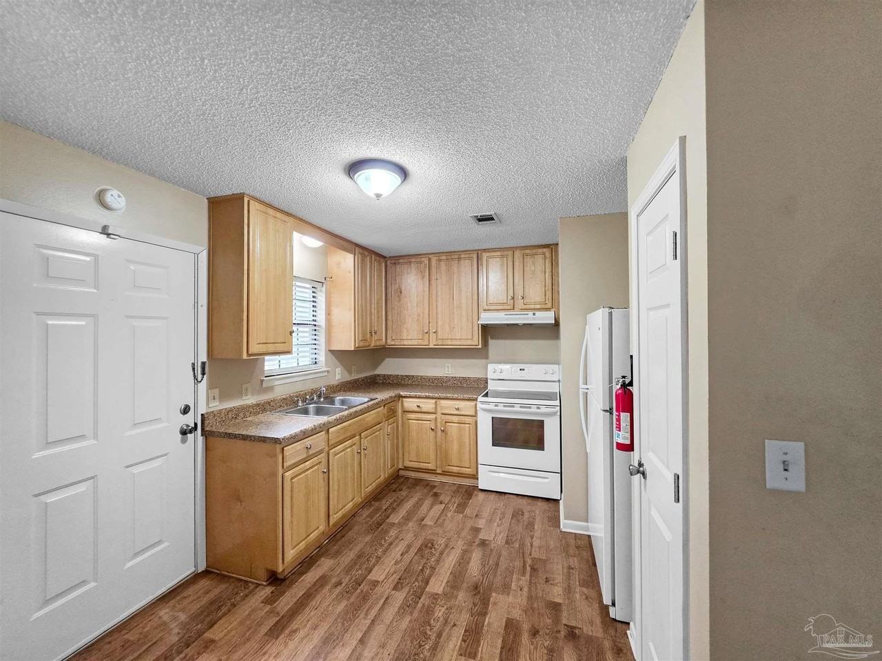 1011 Dr Martin L King Jr Dr #B - Photo 3 of 14