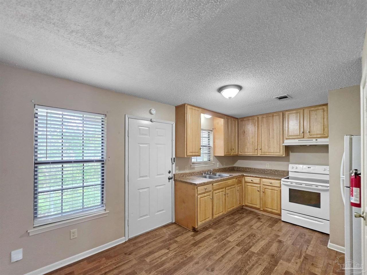 1011 Dr Martin L King Jr Dr #B - Photo 4 of 14