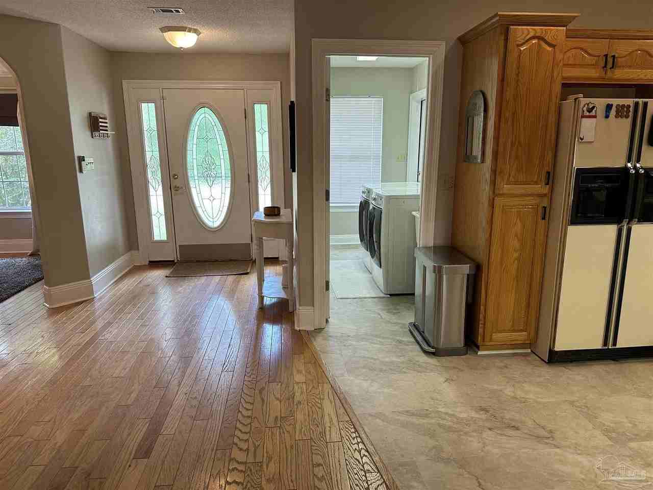 9837 Mobile Hwy - Photo 2 of 6