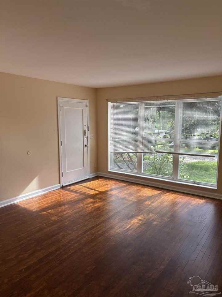 5095 Crestwood Rd - Photo 4 of 18