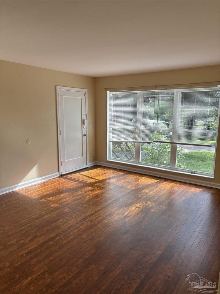 5095 Crestwood Rd - Photo 5 of 18