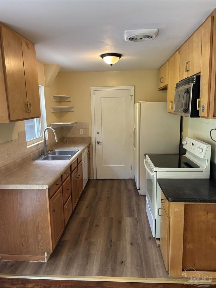 5095 Crestwood Rd - Photo 7 of 18