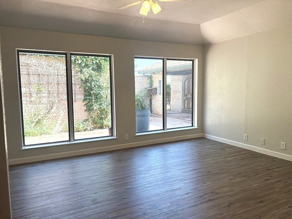 1413 Ventura Ave - Photo 7 of 24