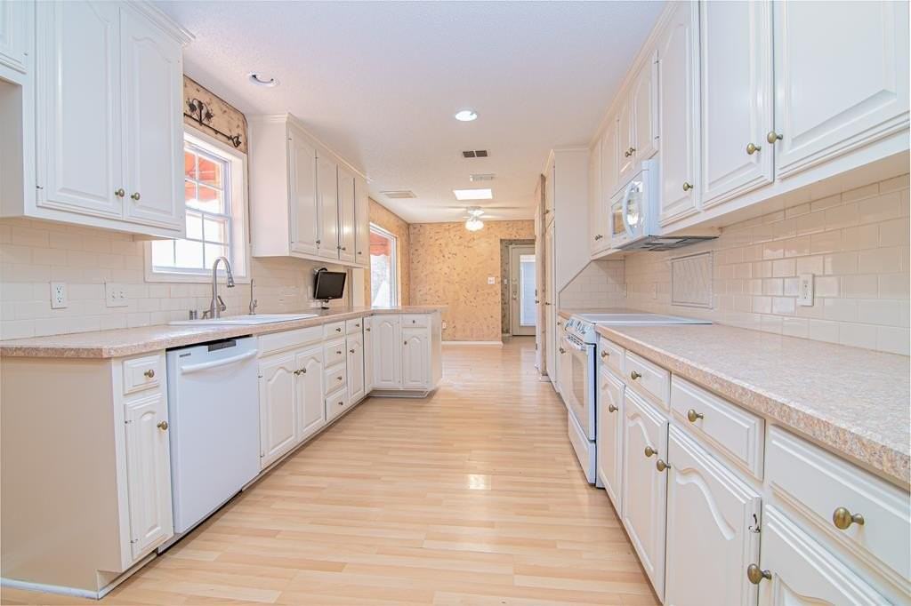 3527 Boyd Ave - Photo 5 of 34