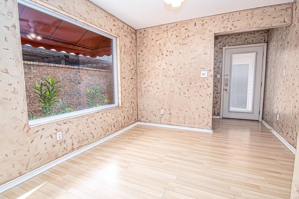 3527 Boyd Ave - Photo 7 of 34