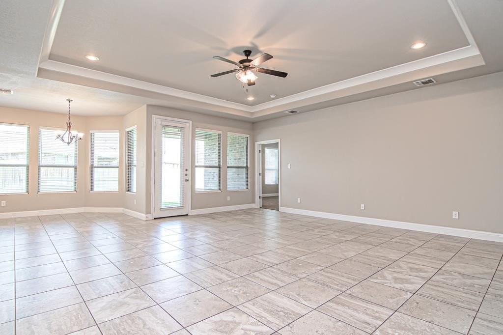 6014 Sunrise Way - Photo 5 of 28