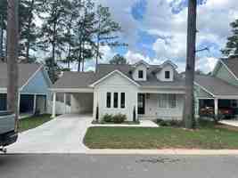 featured image of 3227 Parkstone Pl Nw