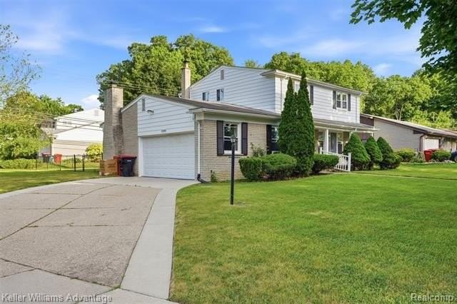 27955 Berkshire Dr - Photo 2 of 23