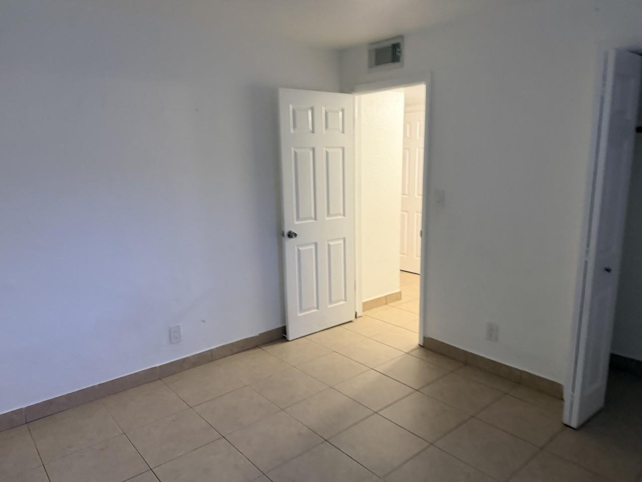 5271 Sw 90th Way #1 - Photo 5 of 6