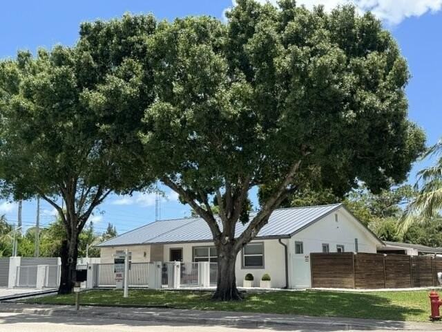 15276 Harrison Rd - Photo 2 of 50